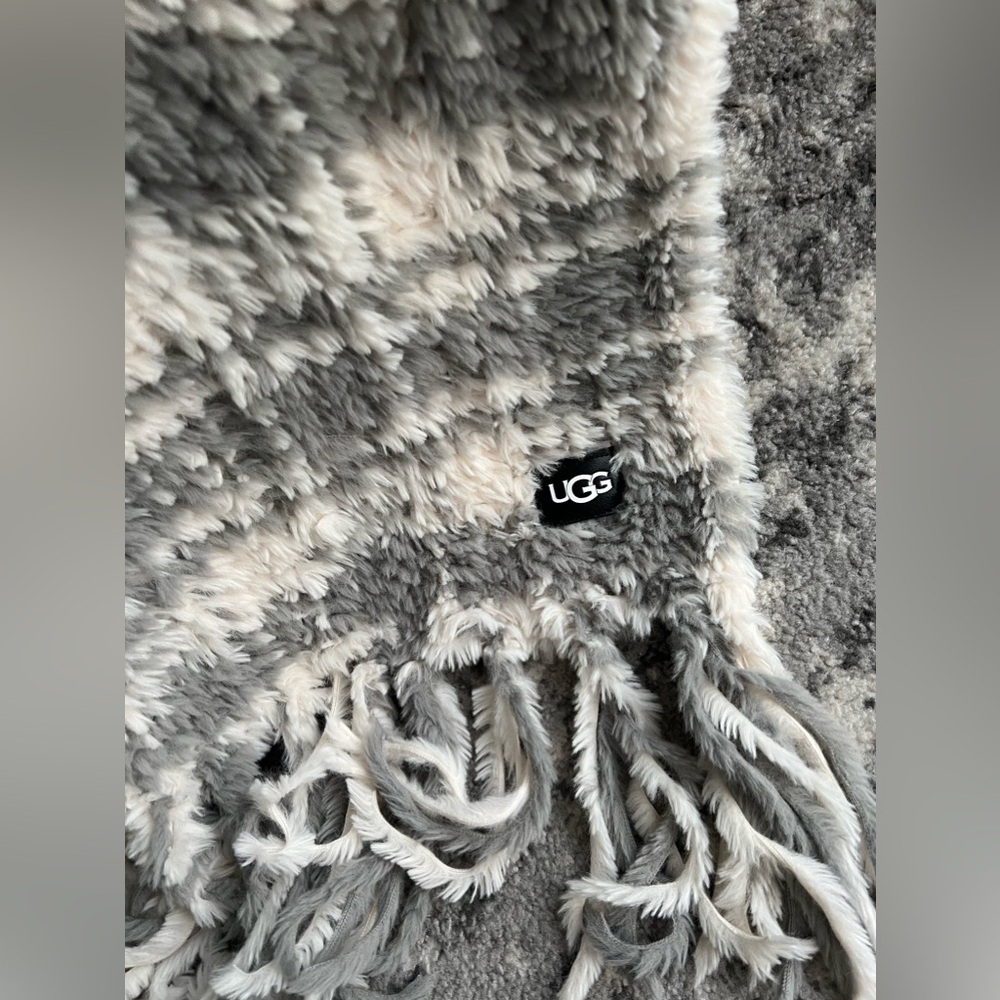 UGG Throw - Picture 8 of 16
